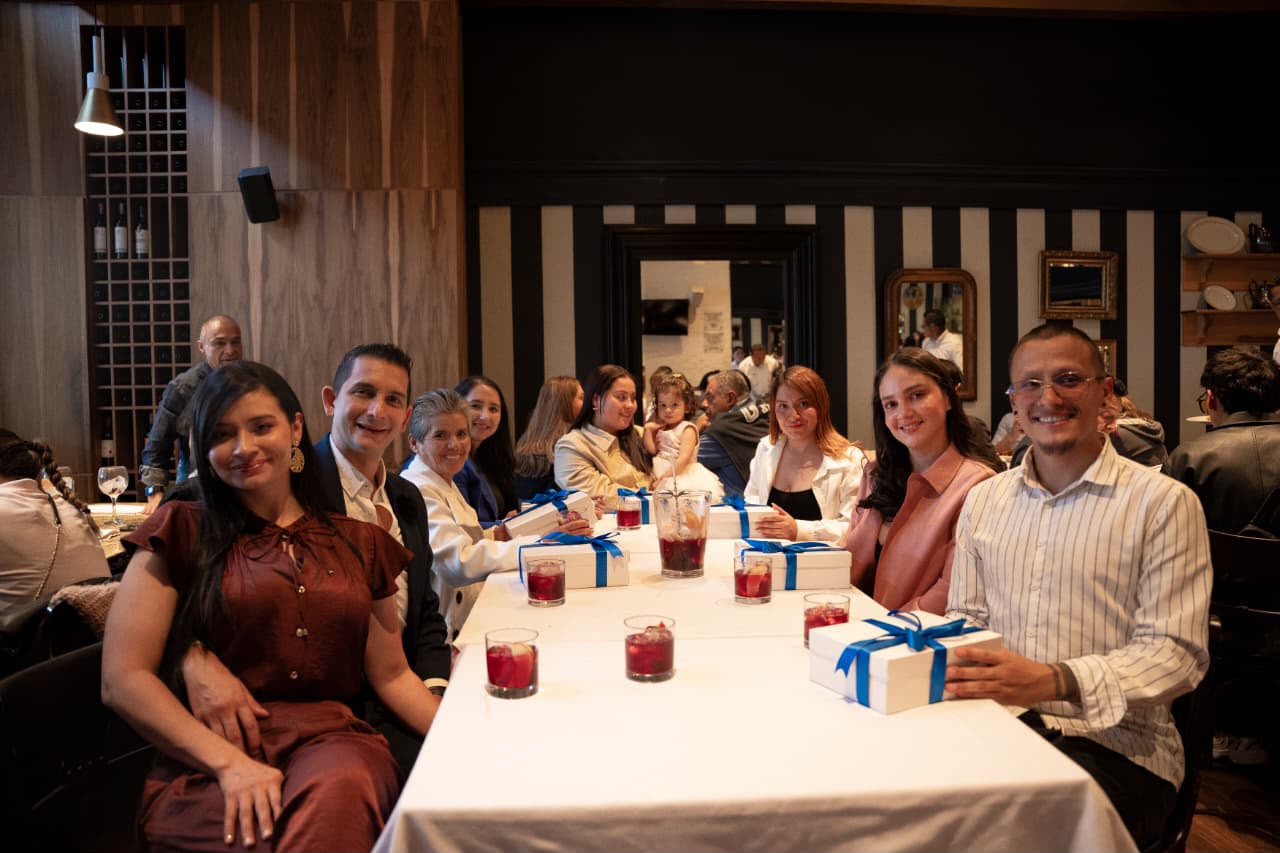 Equipo del consultorio del Dr. Ronald Martínez